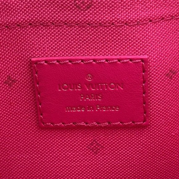 LOUIS VUITTON Maxi Pochette Accessoires Monogram Fuchsia M46161 - Picture 13 of 15
